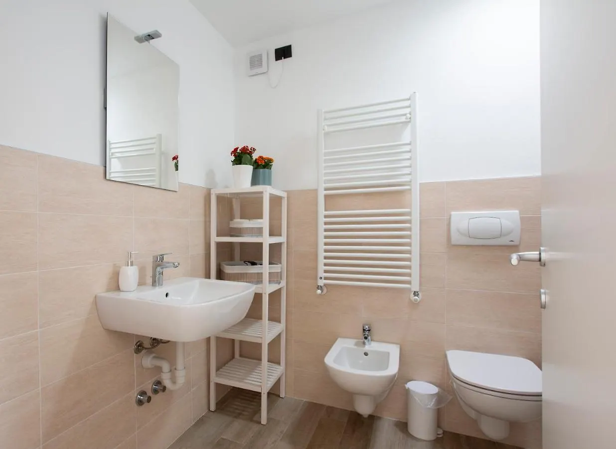 ベッド・アンド・ブレックファスト La Casa Del Sarto - Rooms And Apartments レッコ