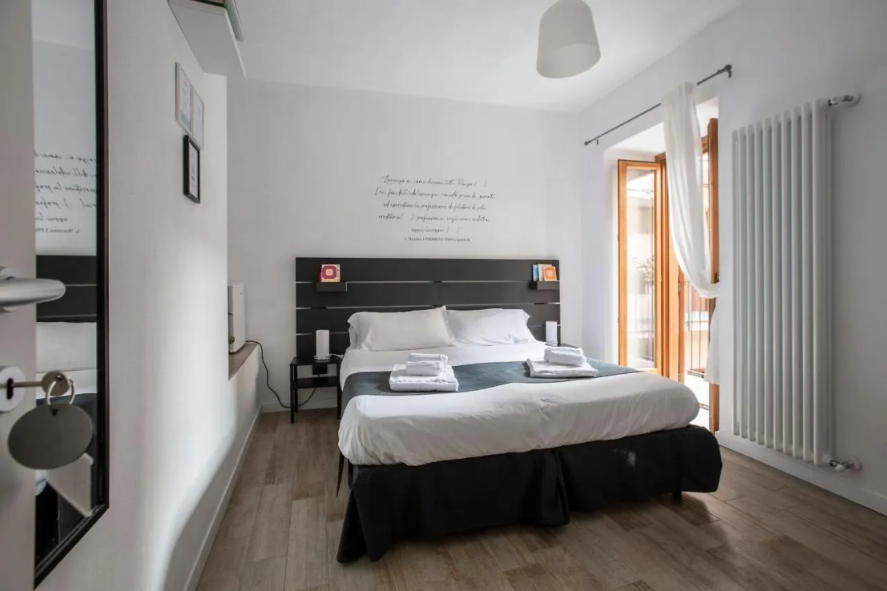 La Casa Del Sarto - Rooms And Apartments Lecco 0*,  Italia