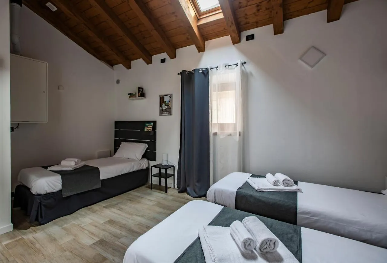La Casa Del Sarto - Rooms And Apartments Lecco 0*,  Italia