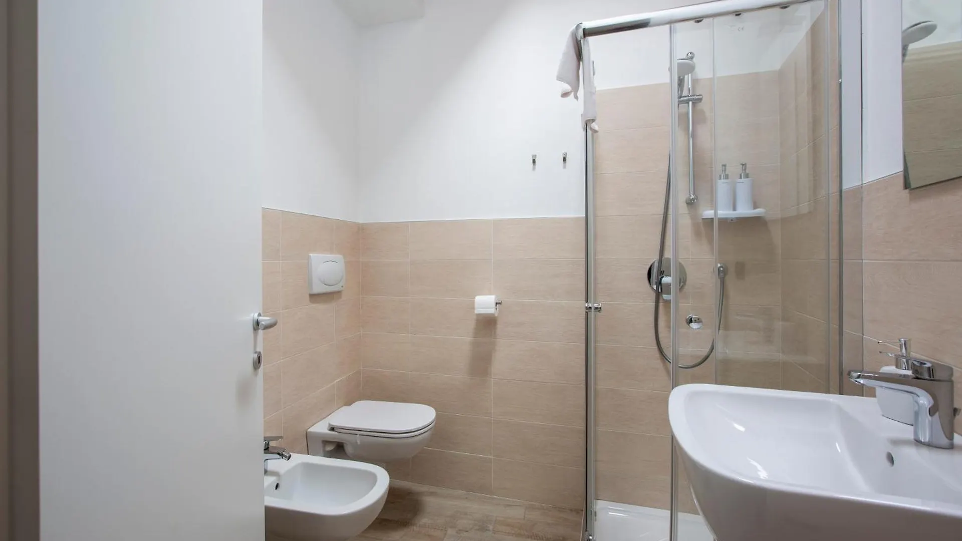 ベッド・アンド・ブレックファスト La Casa Del Sarto - Rooms And Apartments レッコ